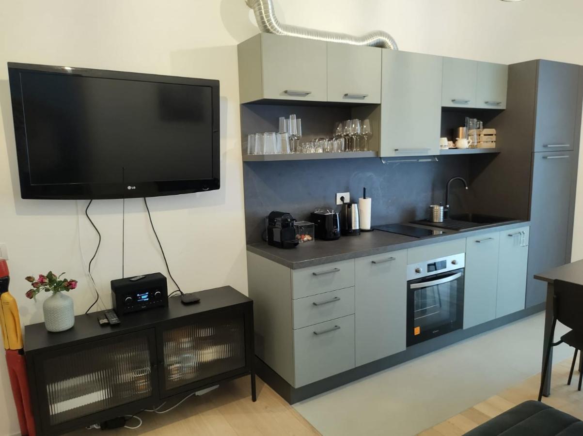 Boutique Apartments Cecilia Trieste Bagian luar foto