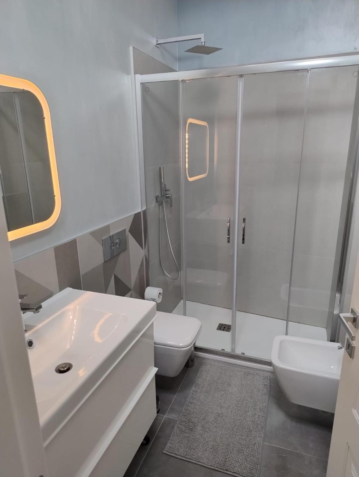Boutique Apartments Cecilia Trieste Bagian luar foto